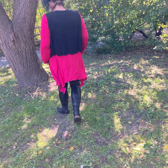L to 2xl hot pink and black tunic. One of a kind up-cycled wearable art. - Picture 2 of 2